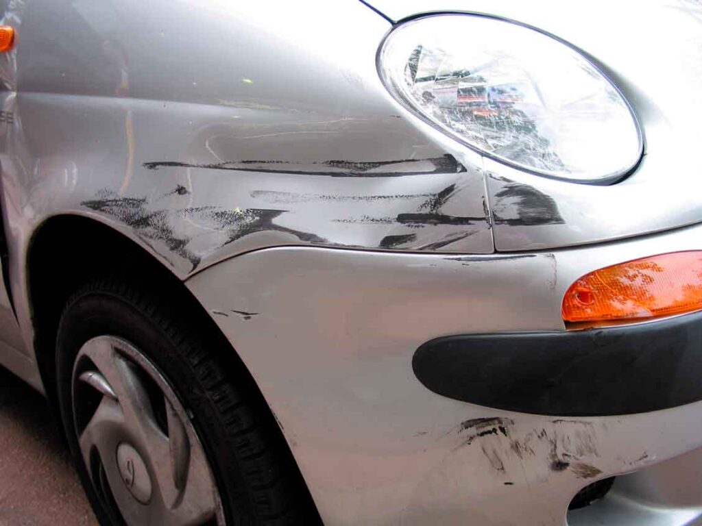 Primeiro seguro automóvel pequenos danos